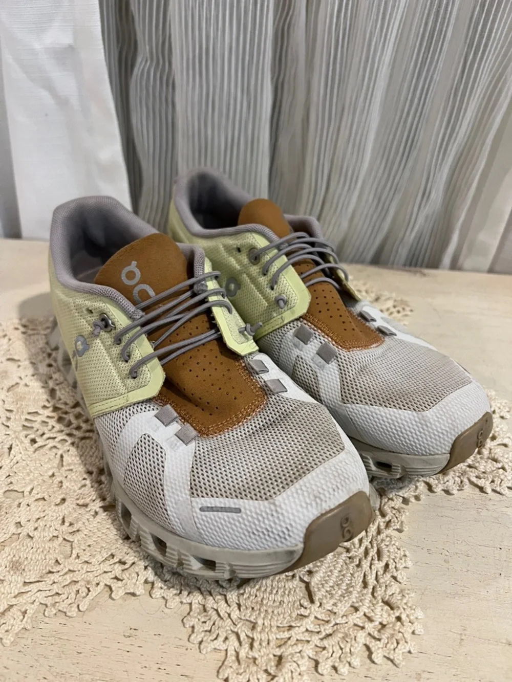 On Running Cloud Sneakers Women’s Size 8 Beige Green Lightweight Athletic Shoes - Picture 3 of 12